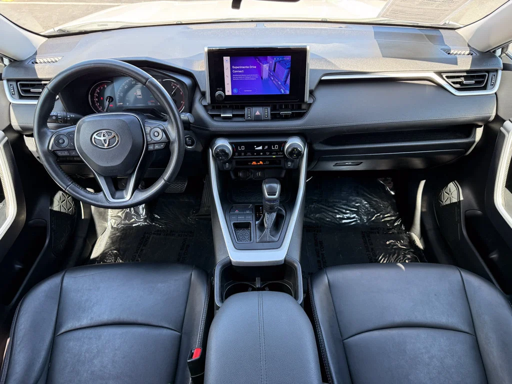 Used 2023  Toyota XLE Premium image 20