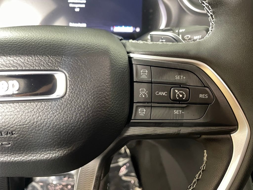 New 2025 Silver Zynith Exterior Paint Jeep Altitude image 21