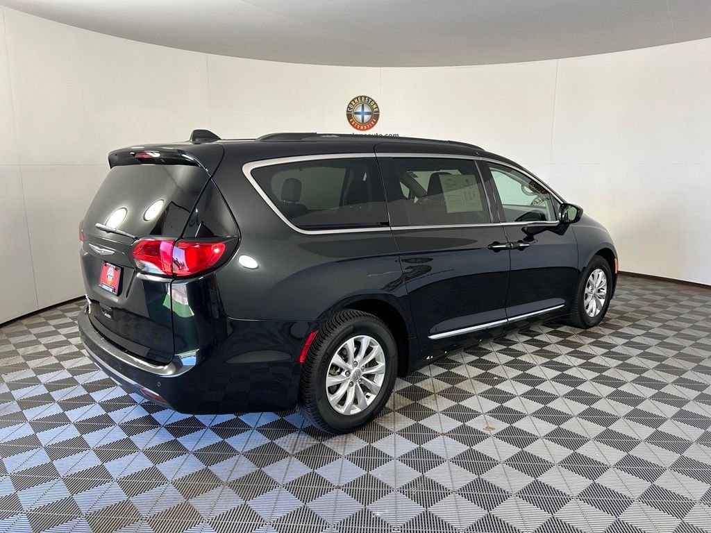 Used 2017 Black Chrysler Touring L image 16
