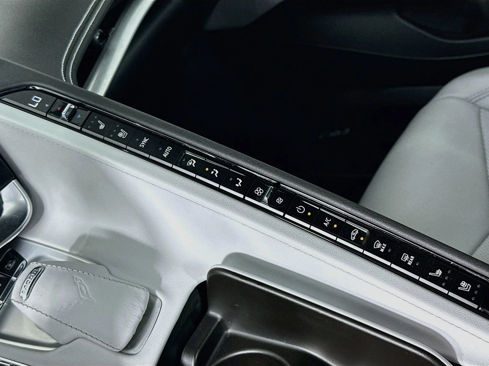 Used 2021 Silver Chevrolet Stingray image 17