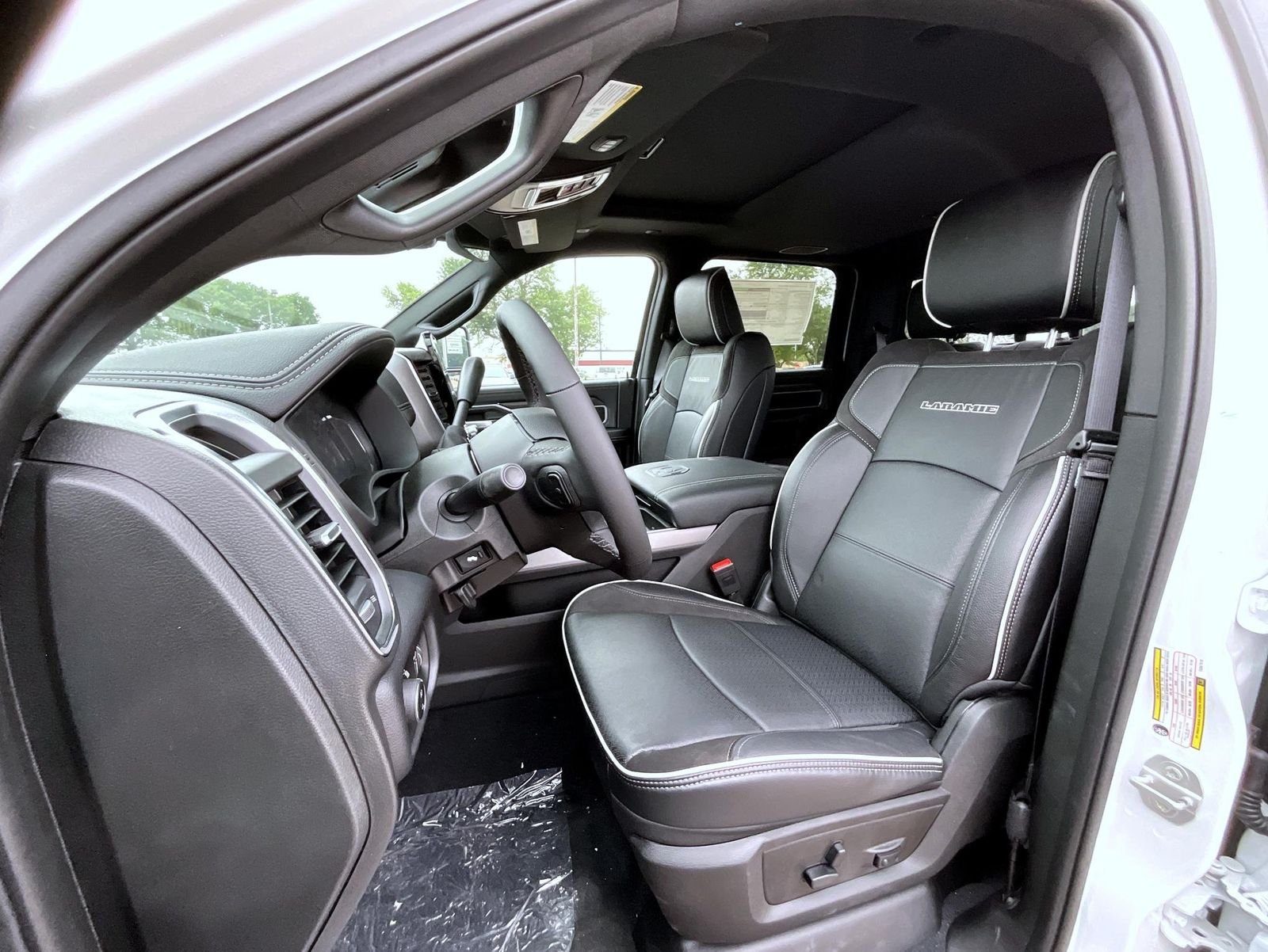 New 2026 Bright White Clear-Coat Exterior Paint RAM Laramie image 11