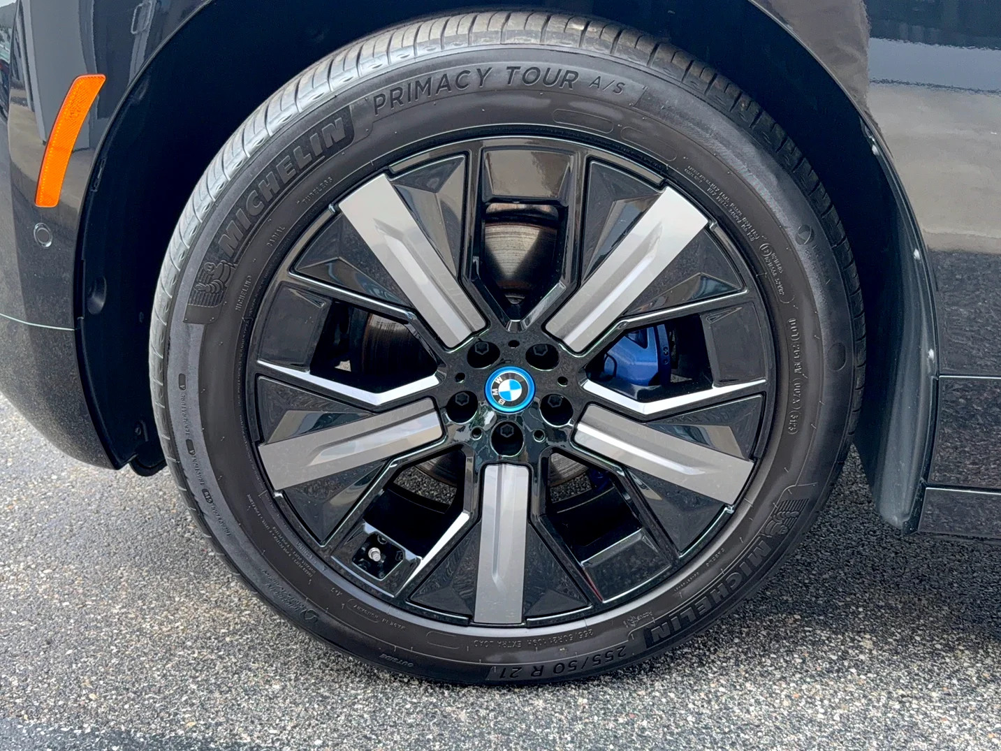 Certified Used 2024 Black Sapphire Metallic BMW xDrive50 image 29