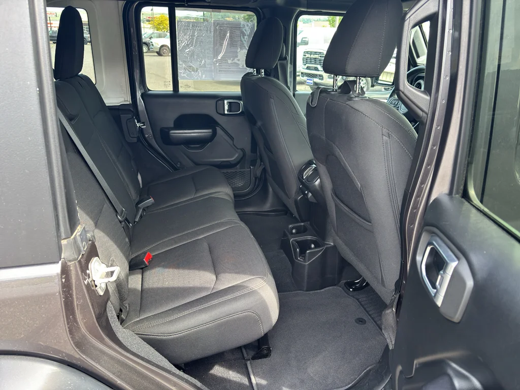 Used 2018 Granite Crystal Metallic Clearcoat Jeep Sport S image 15