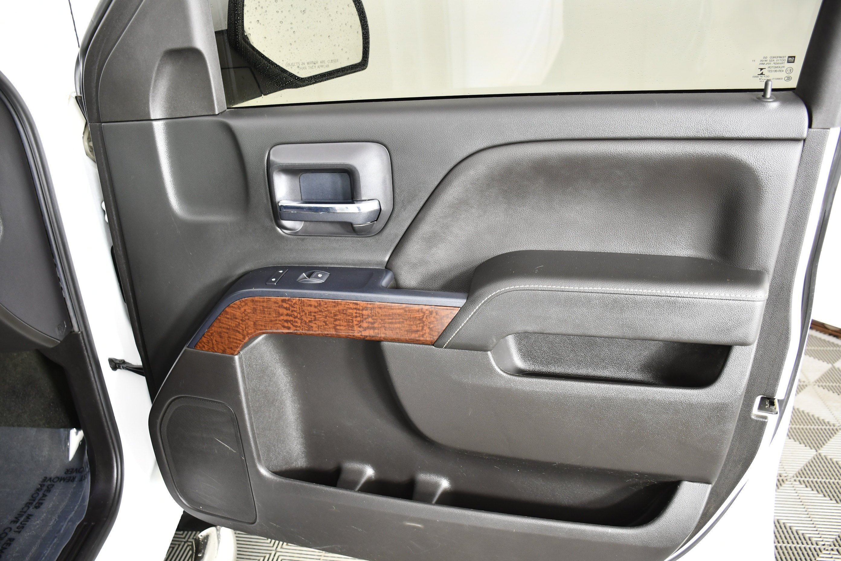 Used 2018 Summit White GMC SLE image 38