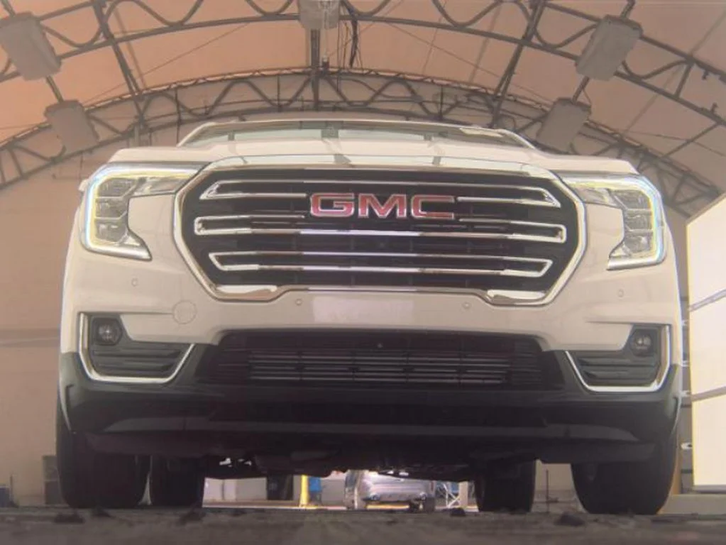 Used 2023 Summit White GMC SLT image 3