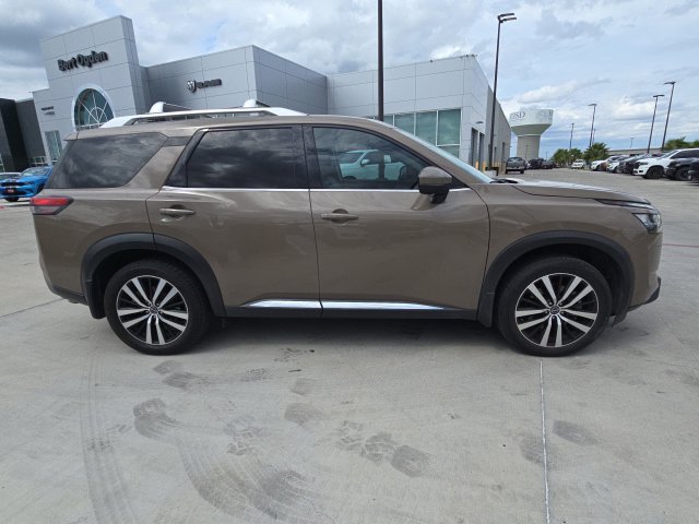 Used 2024 Beige Nissan Platinum image 4