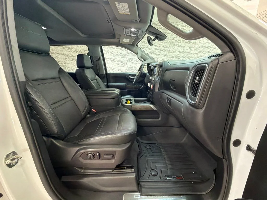 Used 2020 White Frost Tricoat GMC Denali image 11