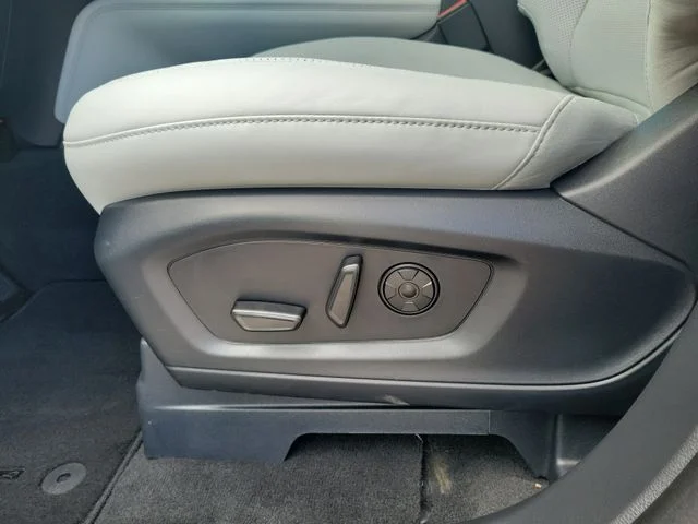 New 2026 Star White Metallic Tri-Coat Ford Platinum™ image 17