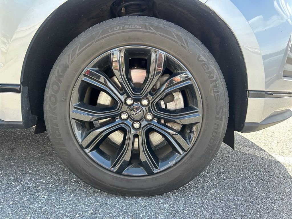 Used 2022 Silver Ford SE image 7