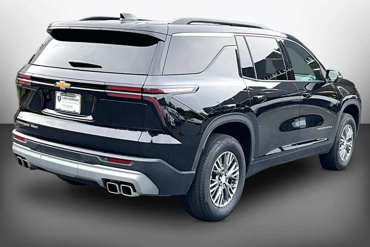 Used 2025 Black Chevrolet LT image 8