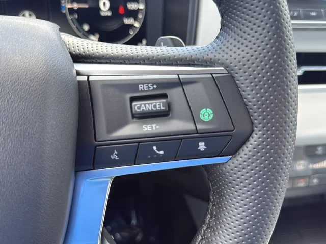 Used 2025 Red Mitsubishi SEL image 21