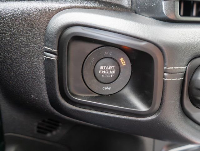 Used 2025  Jeep Sahara image 22