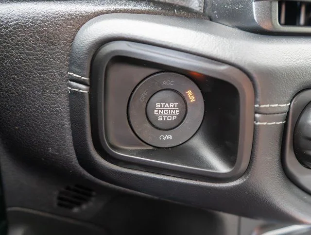 Used 2025 White/off-white Jeep Sahara image 22