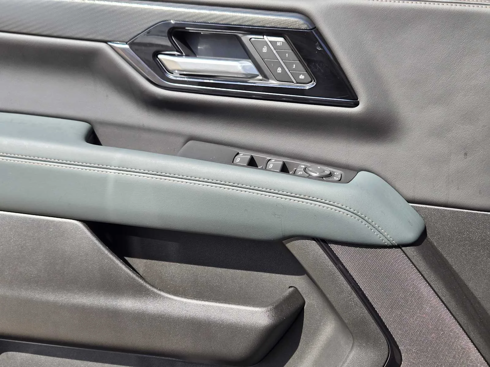 2027 GMC Yukon AT4 - Photo 11