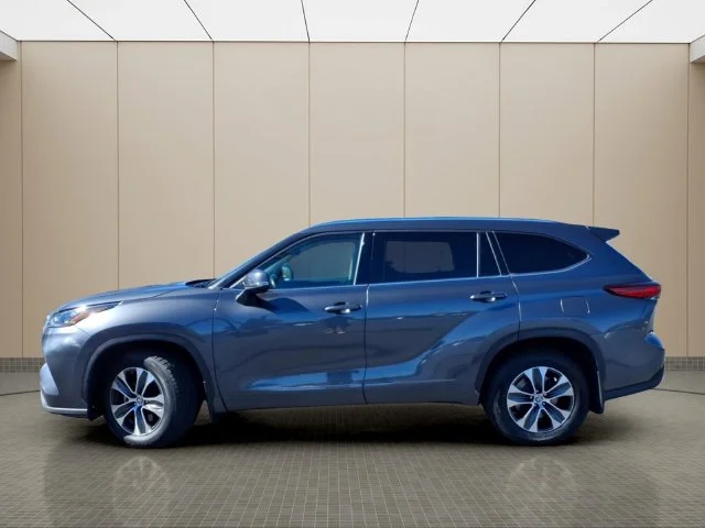 Used 2020 Gray Toyota XLE image 11
