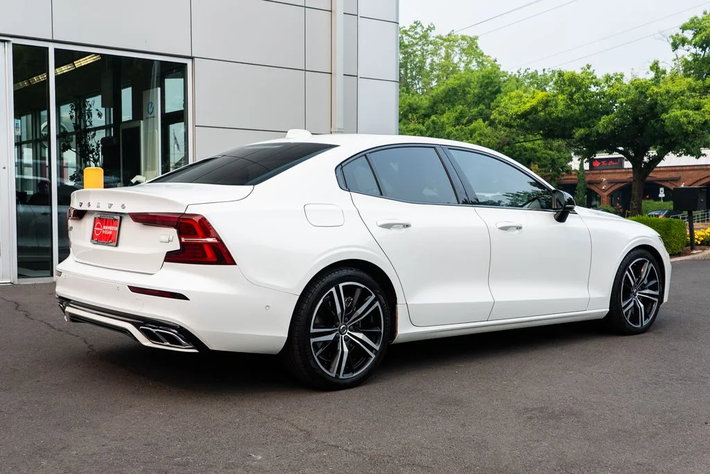 Used 2022 White Volvo T8 R-Design image 6