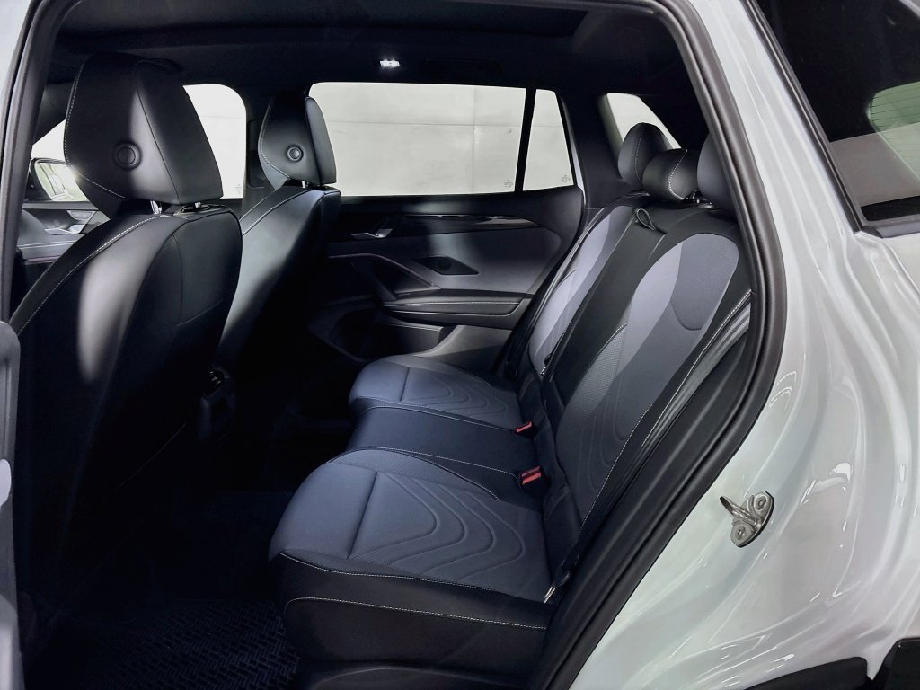 New 2026  Volkswagen SE R-Line Black image 20