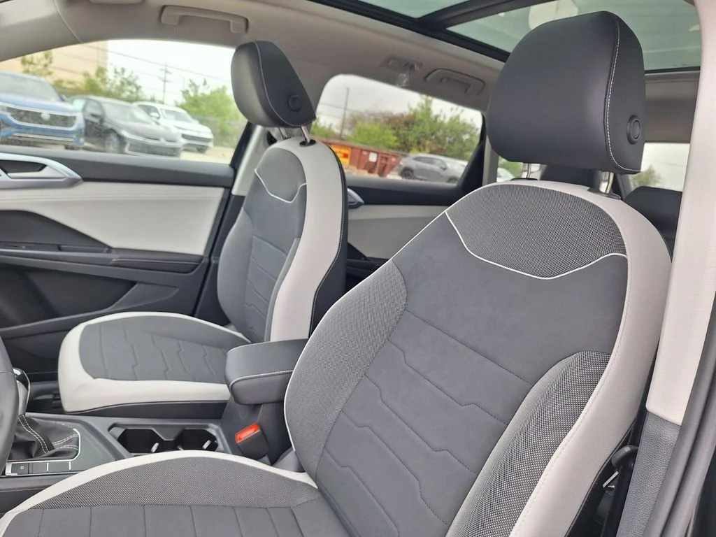 New 2026 Black Volkswagen 1.5T SE image 11