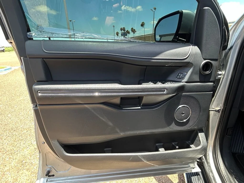 Used 2023 Silver Ford XLT image 10