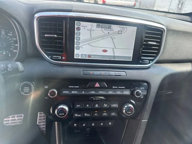 Used 2021 White Kia SX image 22