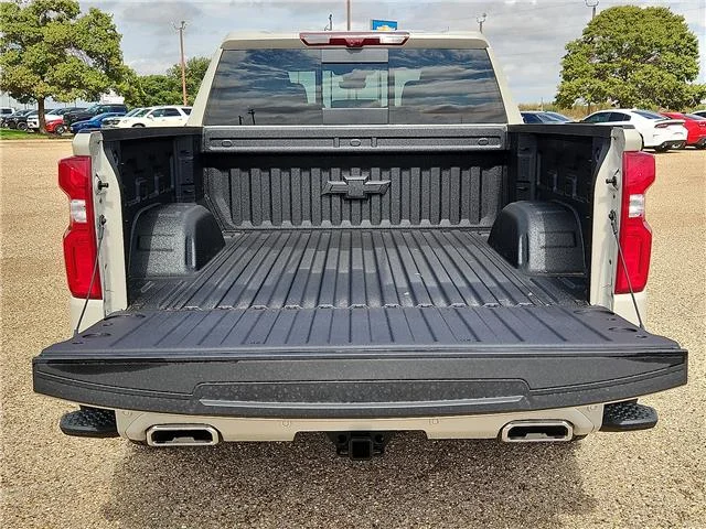 New 2026 G42 White Sands Chevrolet High Country 4x4 Crew Cab 5.75 ft. box 147.4 in. W image 10