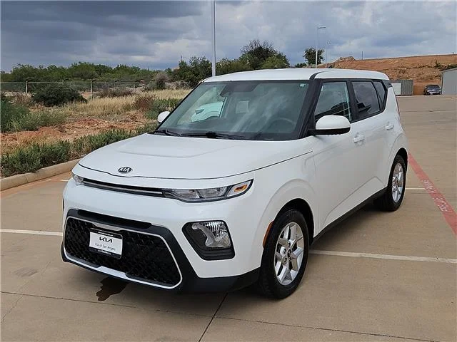Used 2021 White KIA S (IVT) image 1