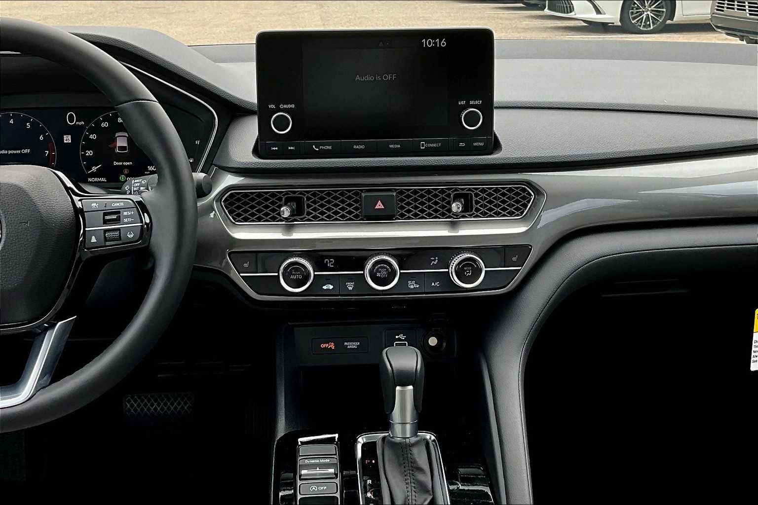Used 2025 Platinum White Pearl Acura  image 6