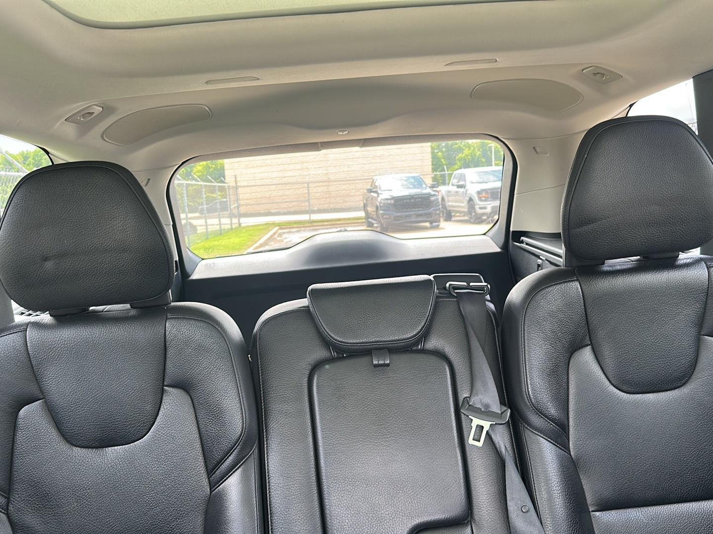 Used 2016  VOLVO T5MOMENT image 9