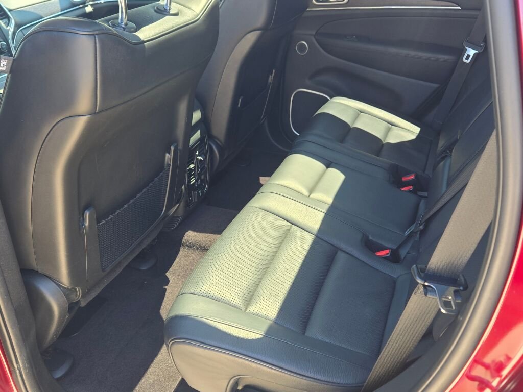 Used 2018 Red Jeep Summit image 17