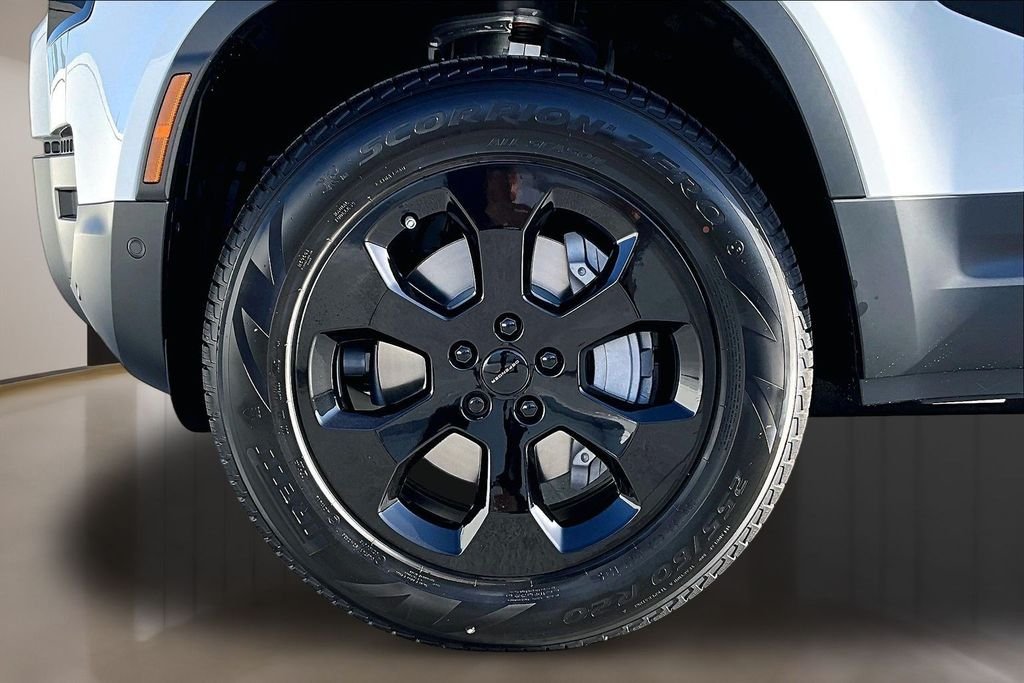 New 2026 FUJI WHITE Land Rover S image 13