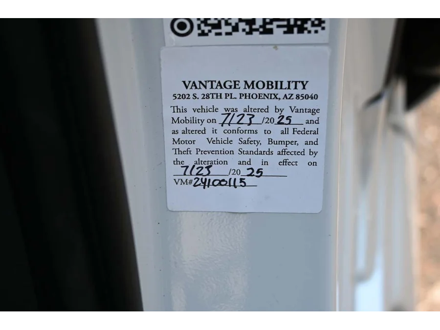 New 2025 WHITE Toyota XLE Mobility Handicap Van image 33