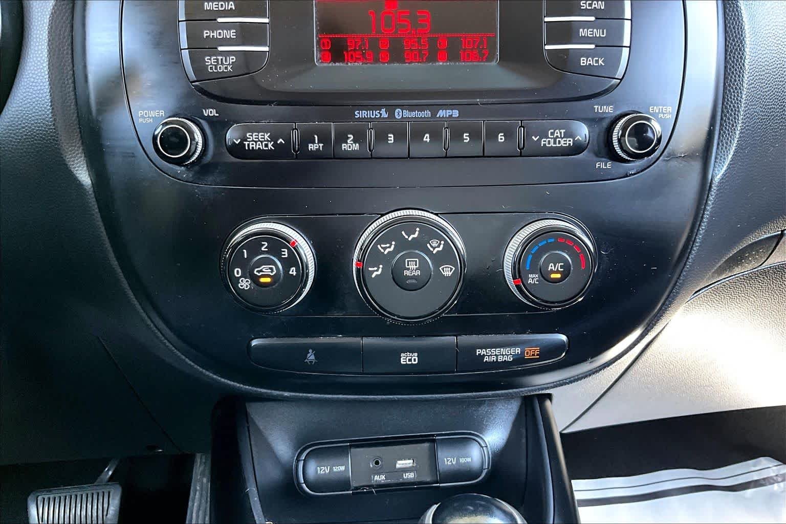 Used 2016 Clear White Kia Base image 31