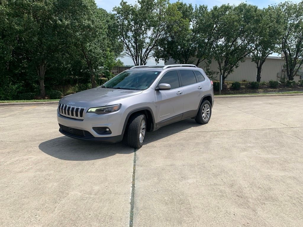 Used 2021 Silver Jeep Latitude Plus image 14