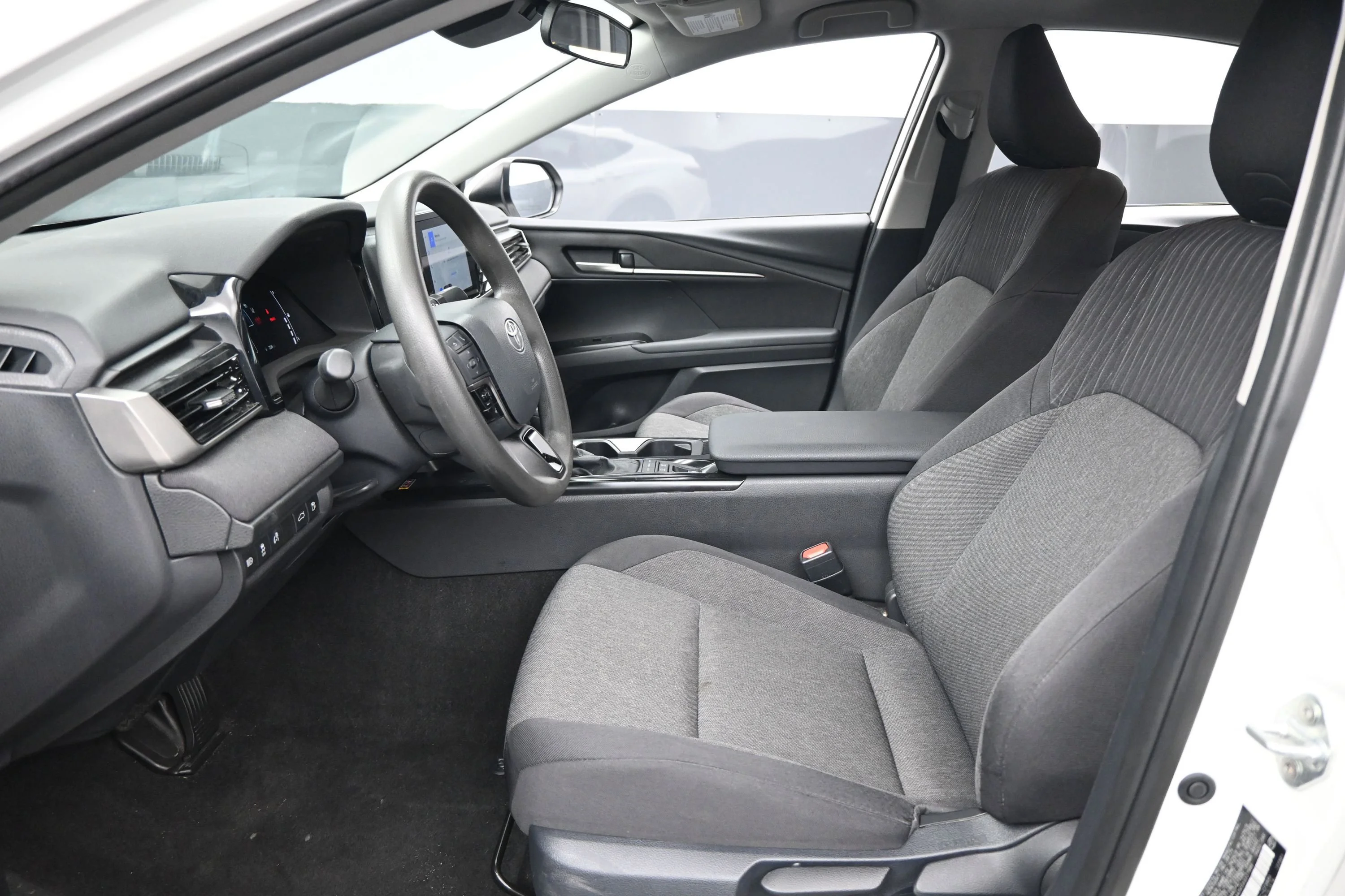 Used 2025 Ice Toyota LE image 9