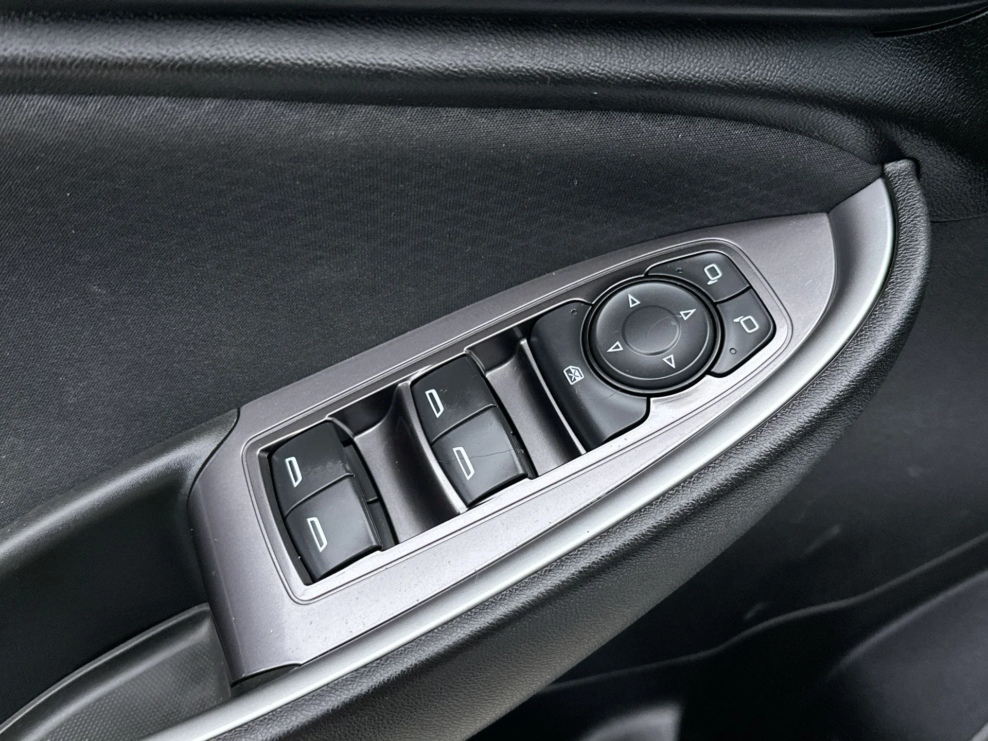 Used 2018 White Chevrolet LS image 22