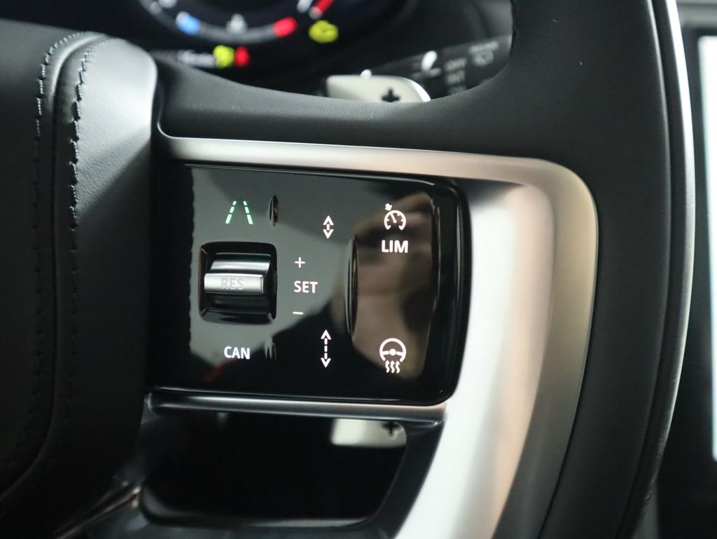 New 2026 Fuji White Land Rover SE image 13