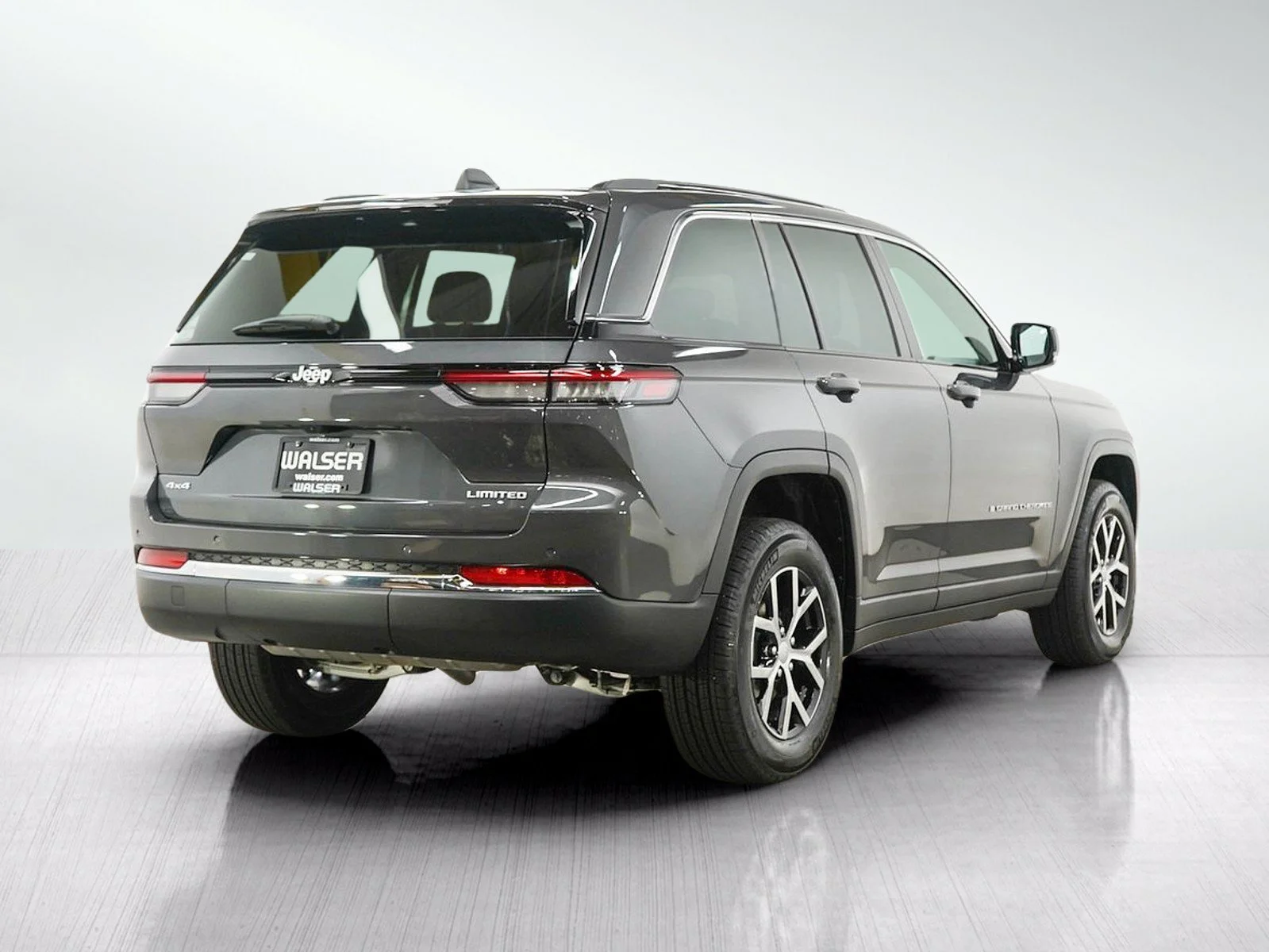 Used 2025 Baltic Gray Metallic Clearcoat Jeep Limited image 5