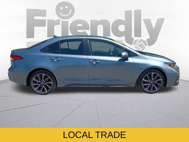 Used 2022  Toyota SE image 4