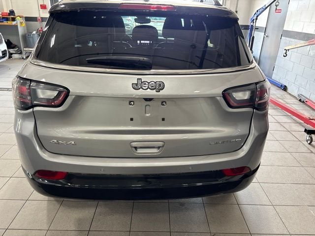 Used 2023 Silver Jeep Limited image 6