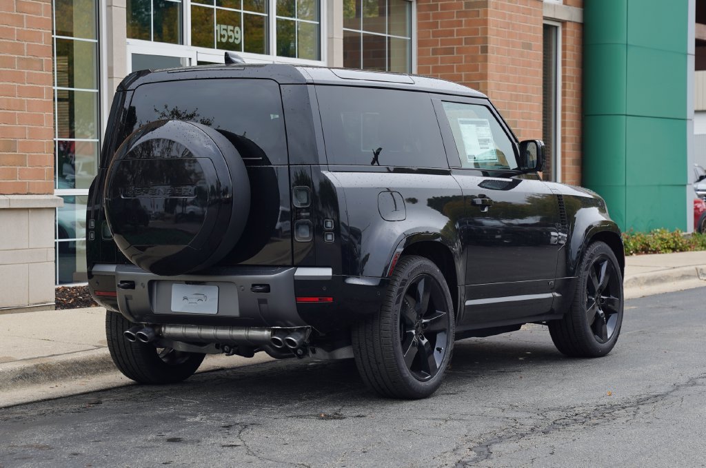 New 2026 Santorini Black Land Rover V8 image 6