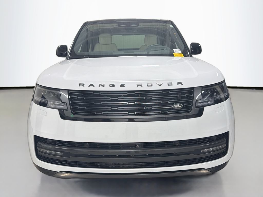 Used 2024 White Land Rover SE image 6