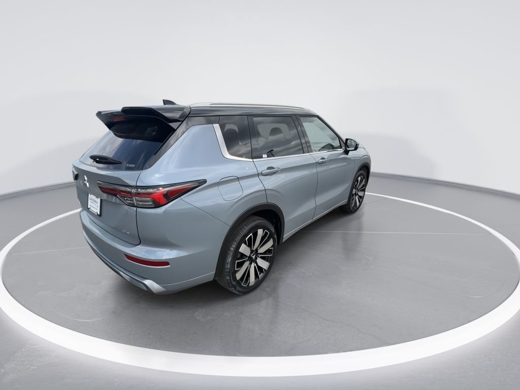 New 2026 Gray Mitsubishi SEL image 8
