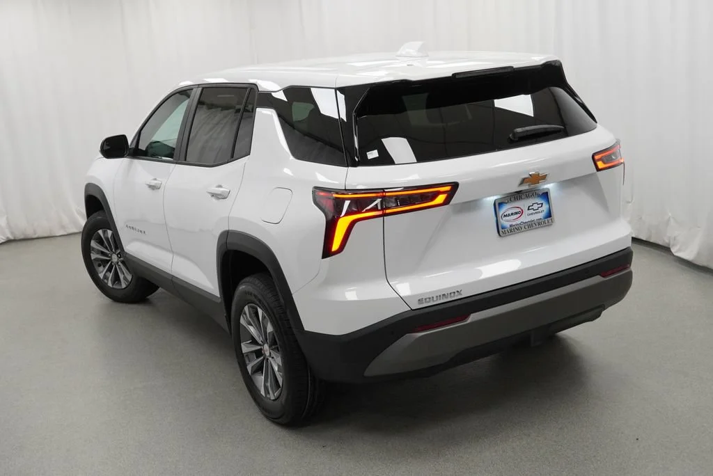 New 2027 Summit White Chevrolet LT image 36