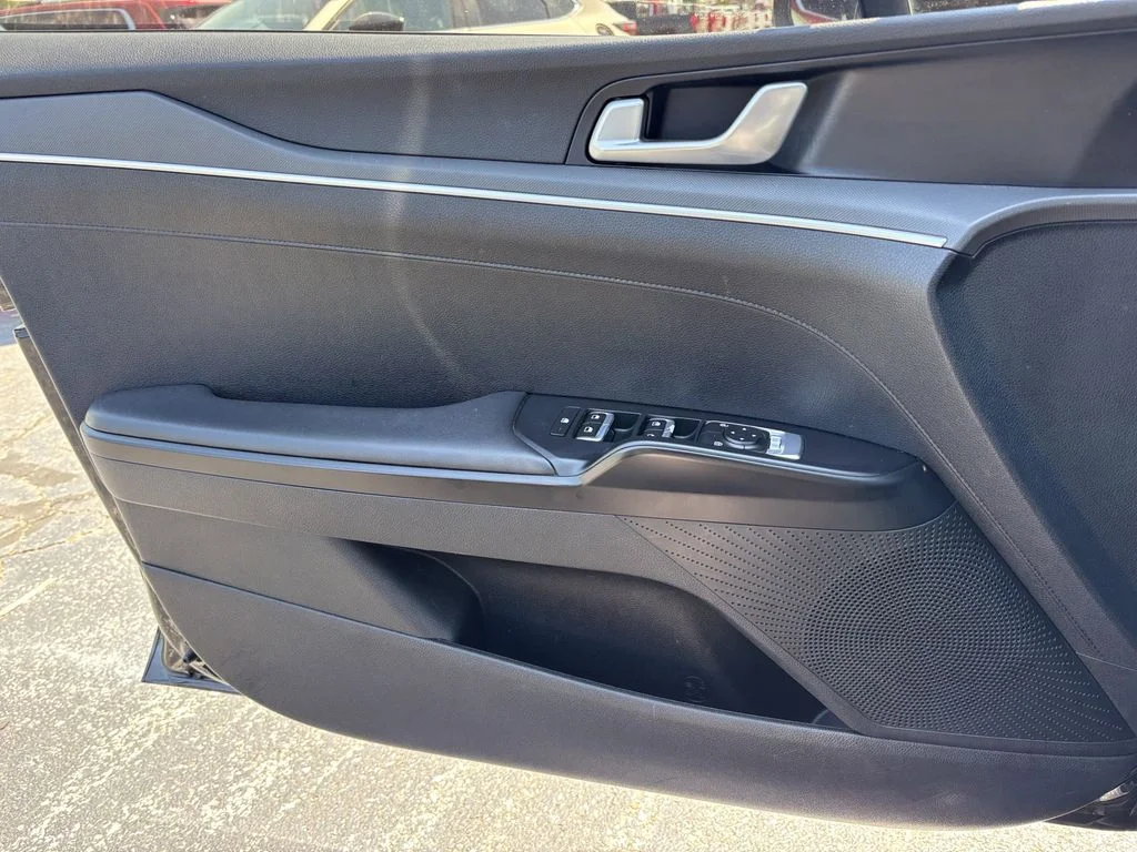 Used 2022 Black Kia GT-Line image 14