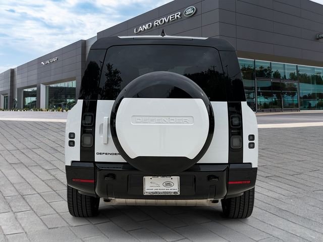 New 2026 Fuji White Land Rover X-Dynamic SE image 4