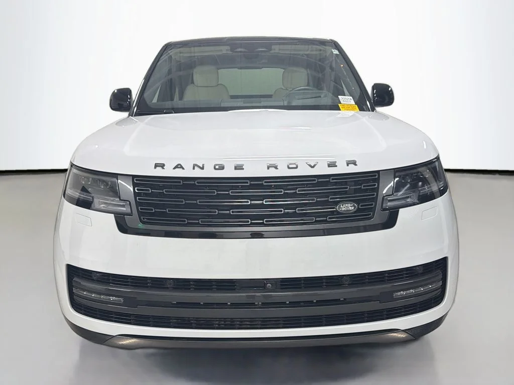Used 2024  Land Rover SE image 6