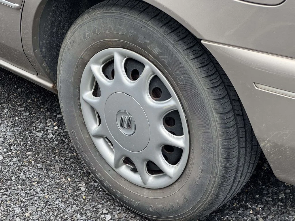 Used 2002 Beige Buick Custom image 7
