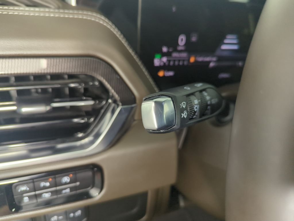 Used 2025 White GMC Elevation image 20