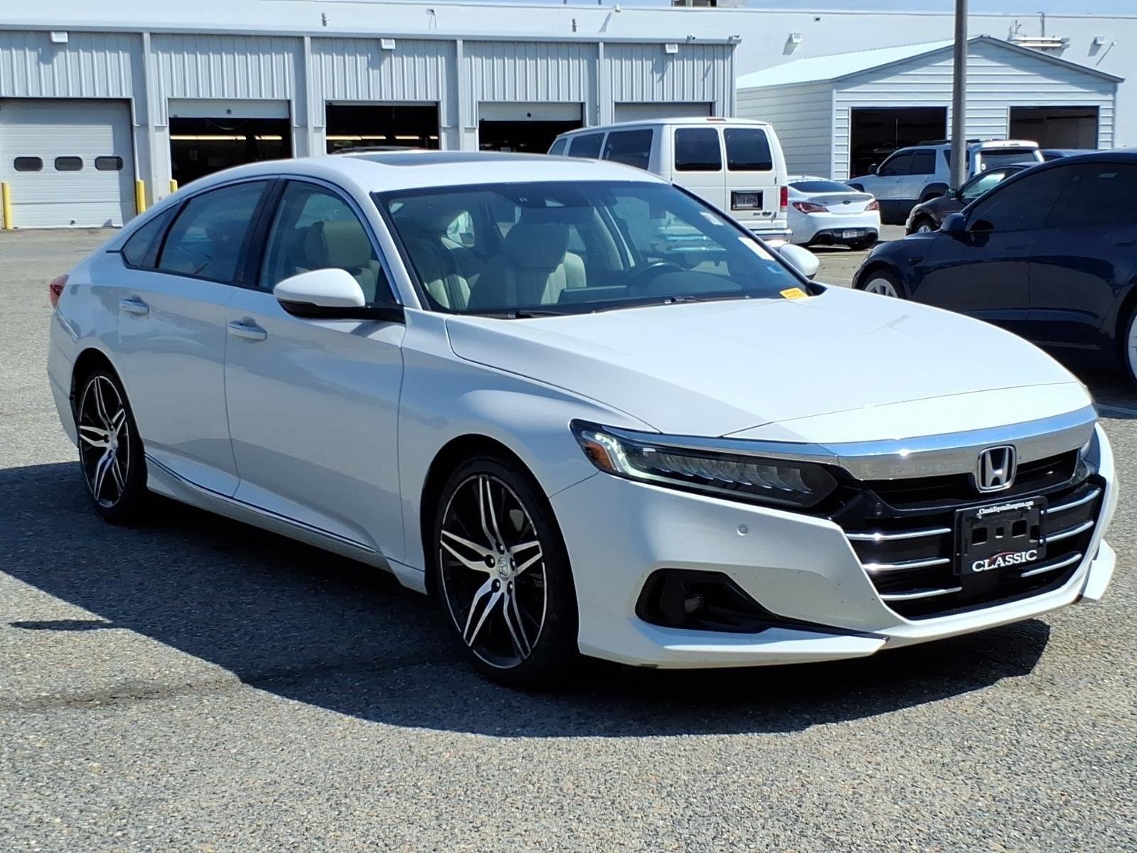 Used 2021 Platinum White Pearl Honda Touring image 5