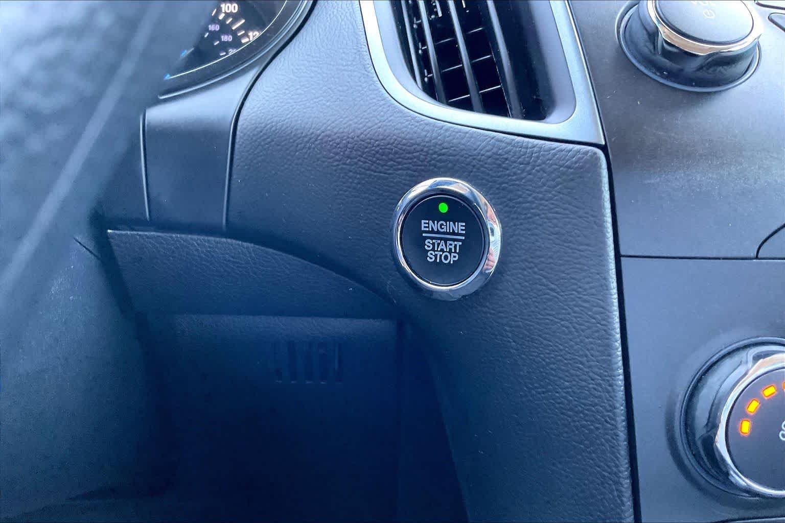 Used 2019 Ingot Silver Metallic Ford SE image 35